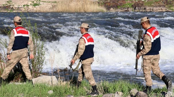Jandarma Van Gölü'nde nöbet tutmaya başladı