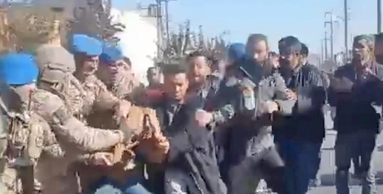 Jandarma ve işçiler arasında gerginlik