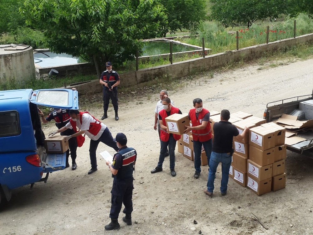 Jandarma ve Kızılay omuz omuza 