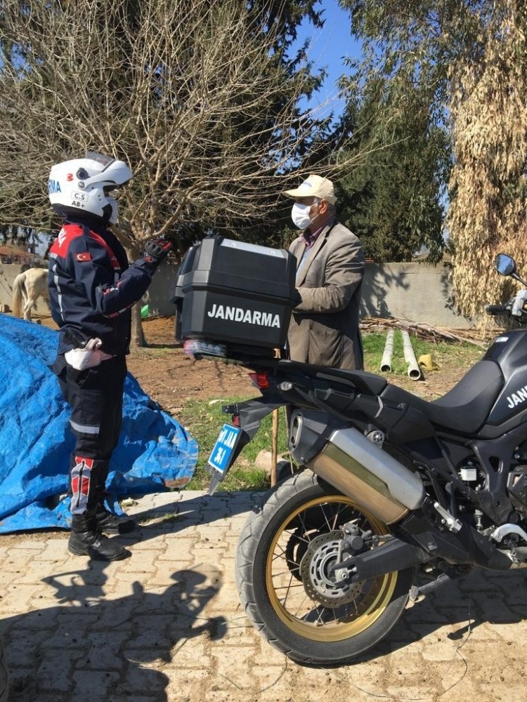 Jandarma yaşlıların hizmetinde 