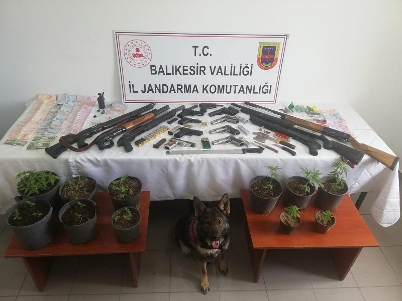 Jandarmadan 18 adrese eş zamanlı operasyon: 15 gözaltı 