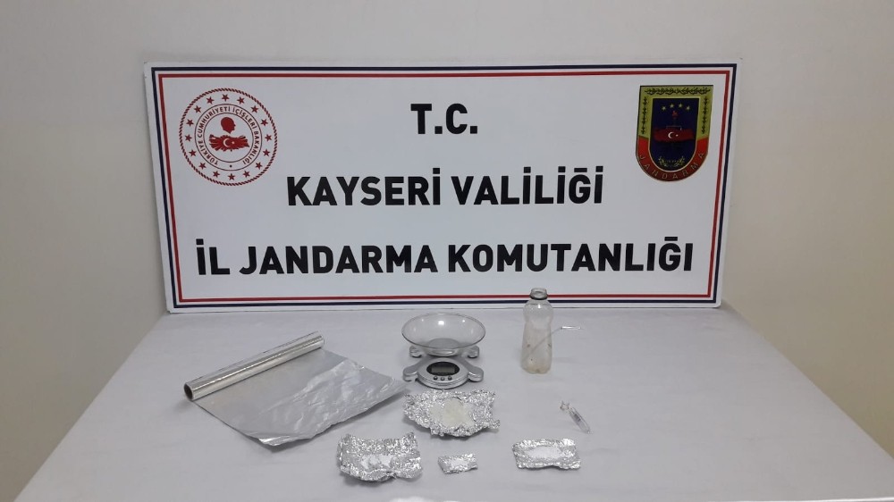 Jandarmadan 3 ilçede uyuşturucu operasyonu: 4 gözaltı 