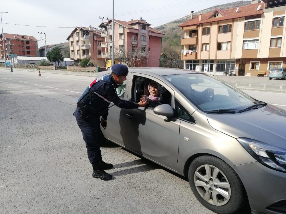 Jandarmadan 8 Mart’ta anlamlı hediye 
