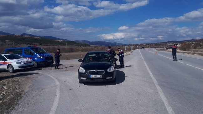 Jandarmadan araçta sigara içen sürücüye ceza 