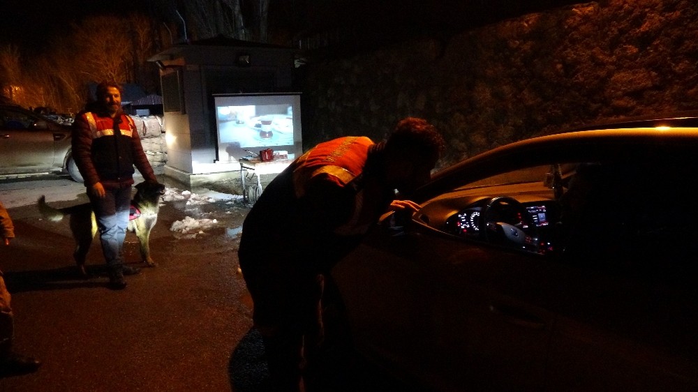 Jandarmadan “Başka Yol Yok, Uyuşturucuya Geçit Yok” uygulaması 