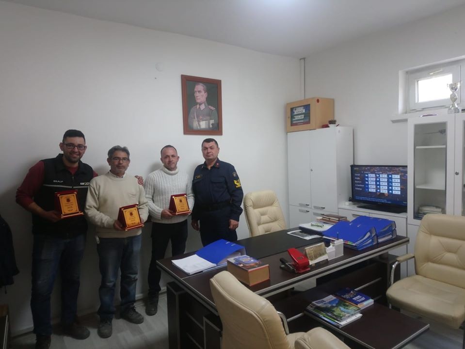 Jandarmadan belediye işçilerine teşekkür plaketi 