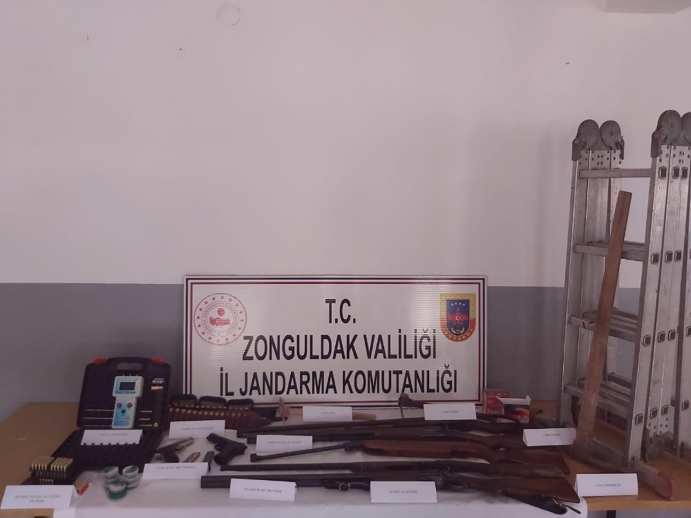 Jandarmadan define avcılarına baskın 