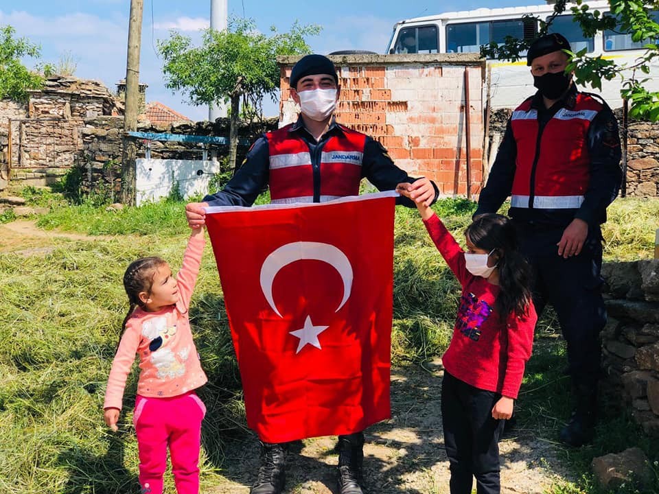 Jandarmadan doğum günü sürprizi 