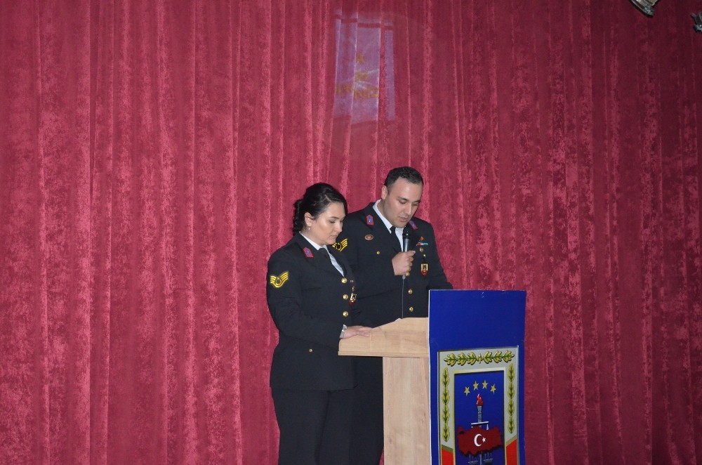 Jandarmadan gençlere ve öğrencilere yönelik tiyatro oyunu 