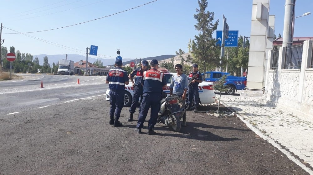 Jandarma’dan ‘Hayatıma Kastım Yok, Kaskım Var’ Uygulaması 