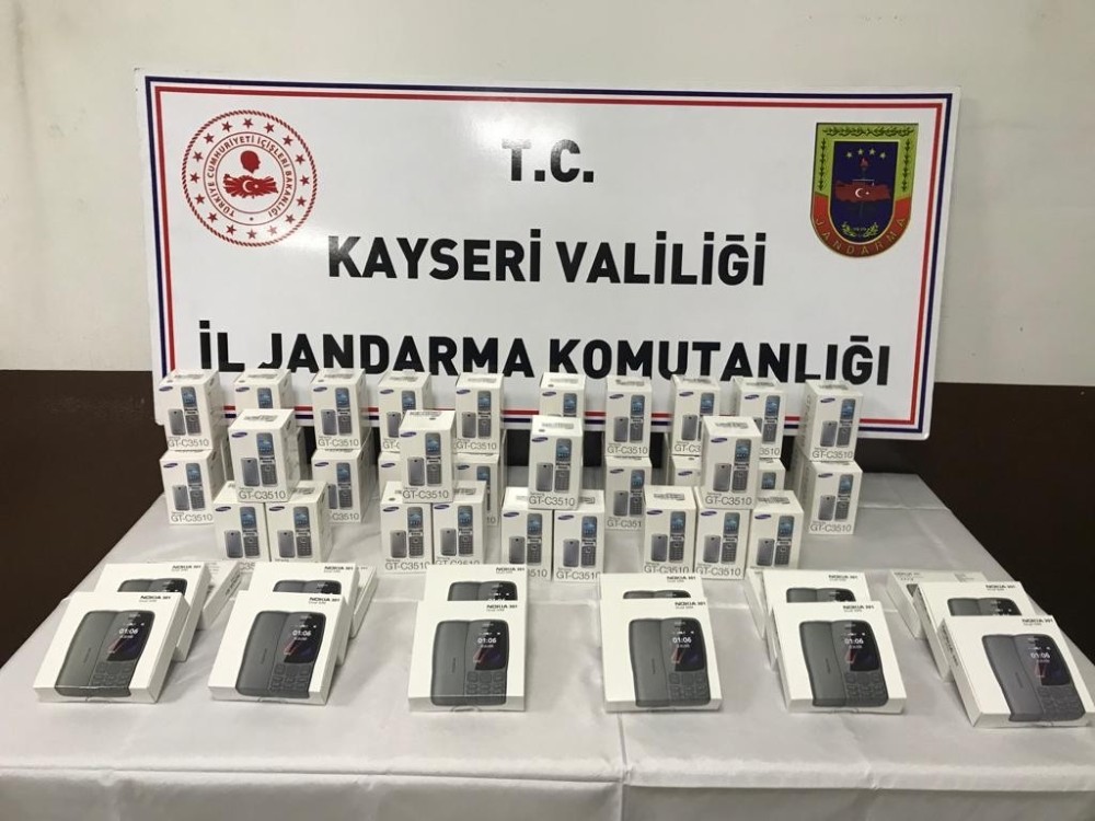 Jandarmadan kaçak cep telefonu operasyonu 