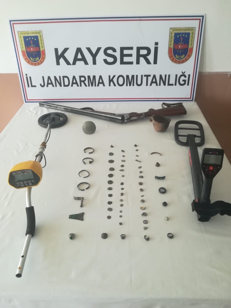 Jandarmadan kaçak kazı operasyonu 