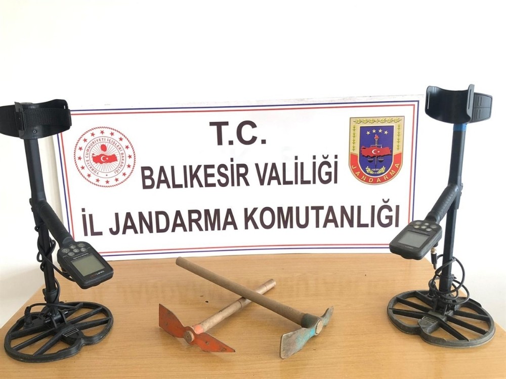 Jandarmadan kaçak kazı yapanlara suçüstü 