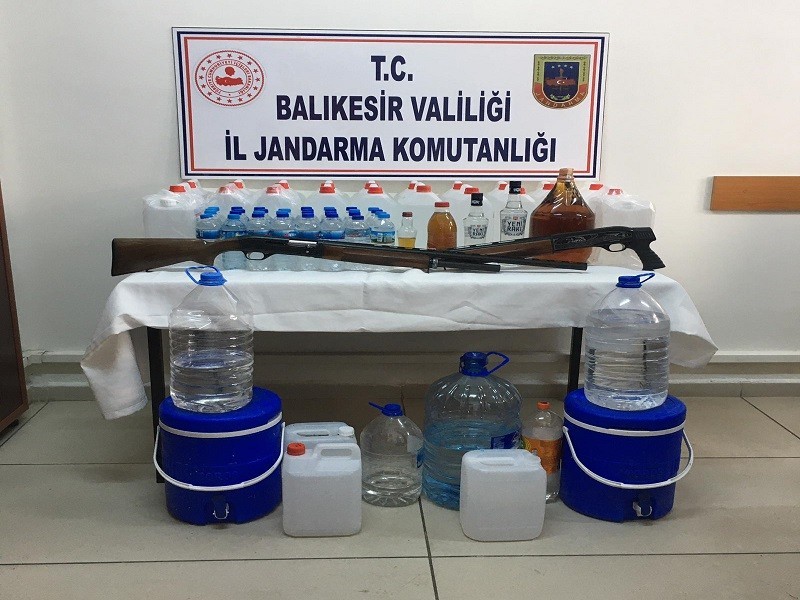 Jandarmadan kaçak tütün ve içki operasyonu 