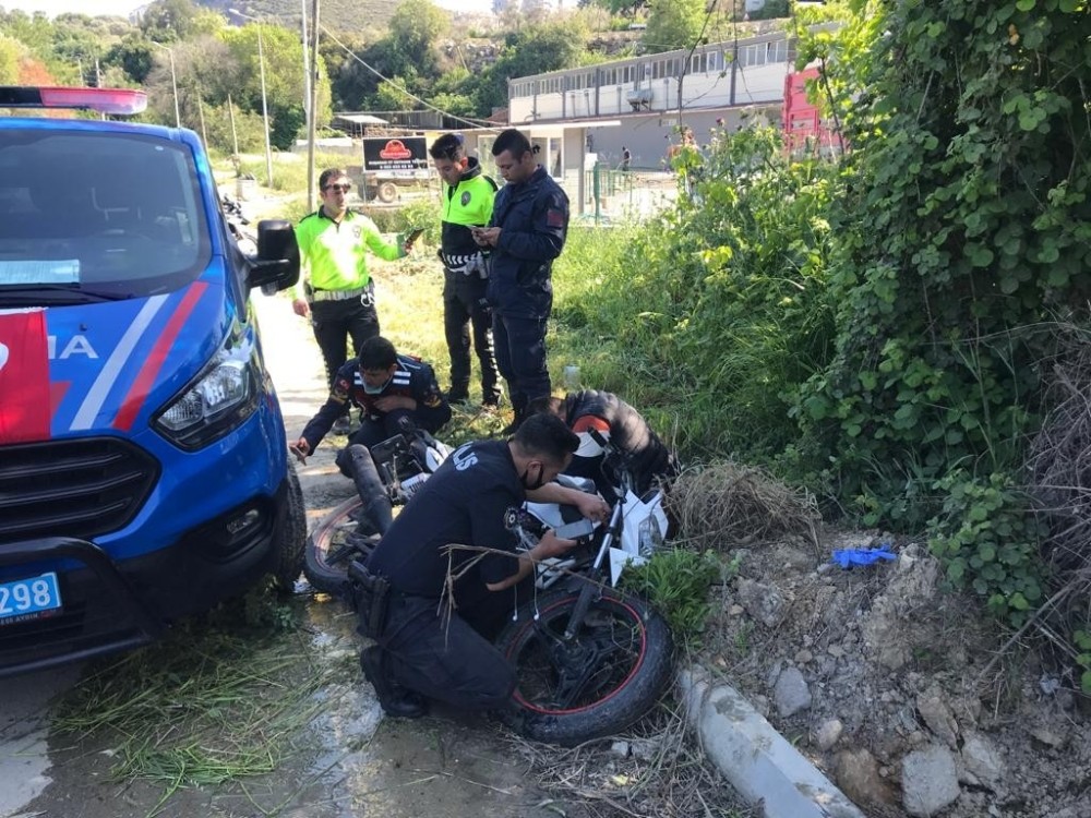 Jandarmadan kaçarken kaza yaptı 