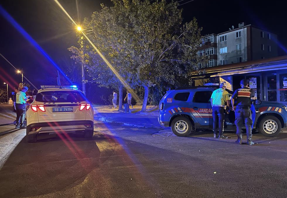 Jandarmadan kaçtı, ceza yağdı! Araç sahibinden dikkat çeken söz: "Devletten kaçamazsın"