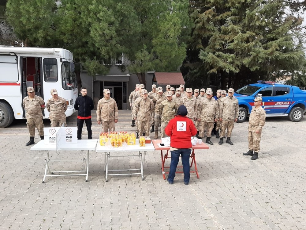 Jandarmadan kan bağışı 