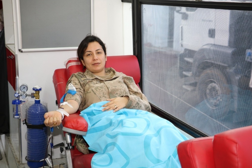 Jandarmadan “Kan ver hayat kurtar” kampanyasına destek 