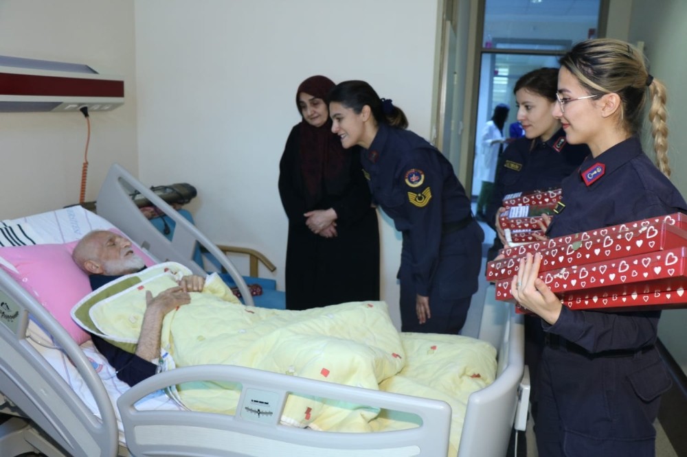 Jandarmadan kanser hastalarına sürpriz ziyaret 