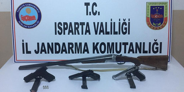 Jandarmadan maganda operasyonu! Kıskıvrak yakalandılar