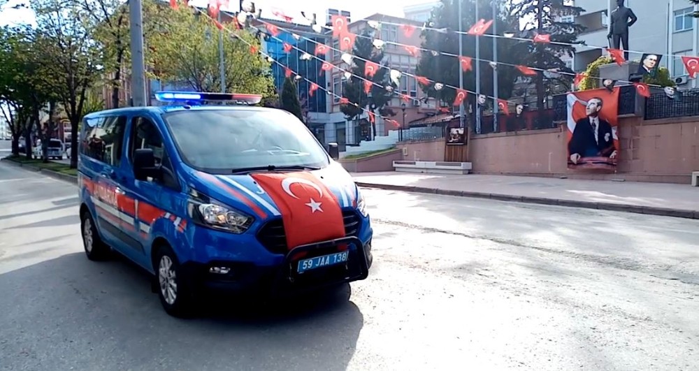 Jandarmadan megafonlu kutlama 