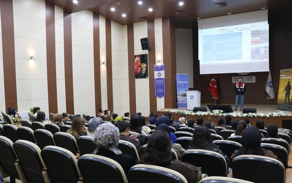 Jandarma’dan öğrencilere madde bağımlılığı dersi