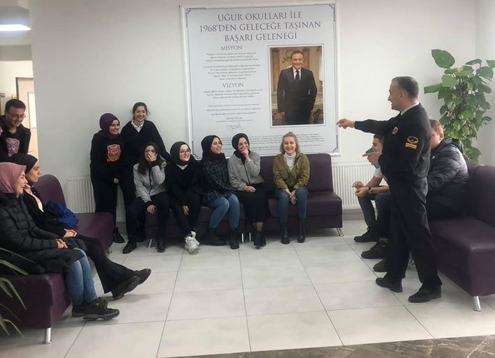 Jandarmadan öğrencilere tanıtım 
