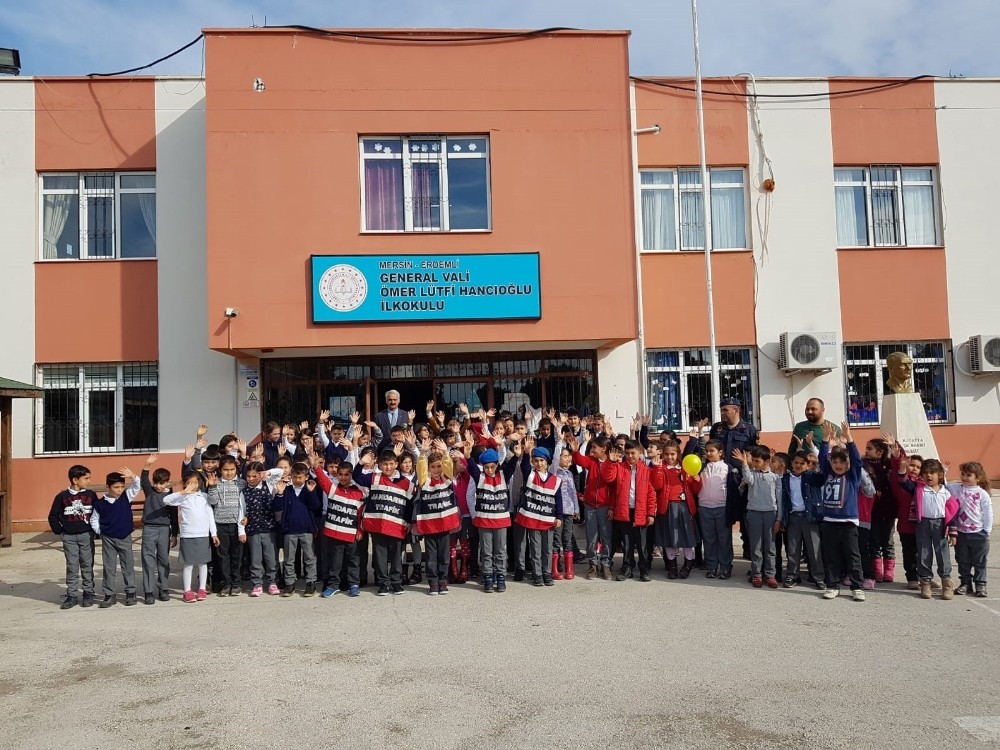 Jandarmadan öğrencilere trafik eğitimi 