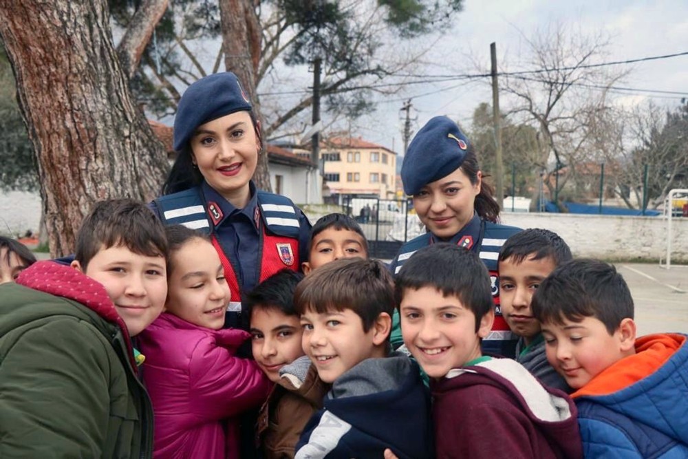 Jandarmadan okul çevresinde denetim 