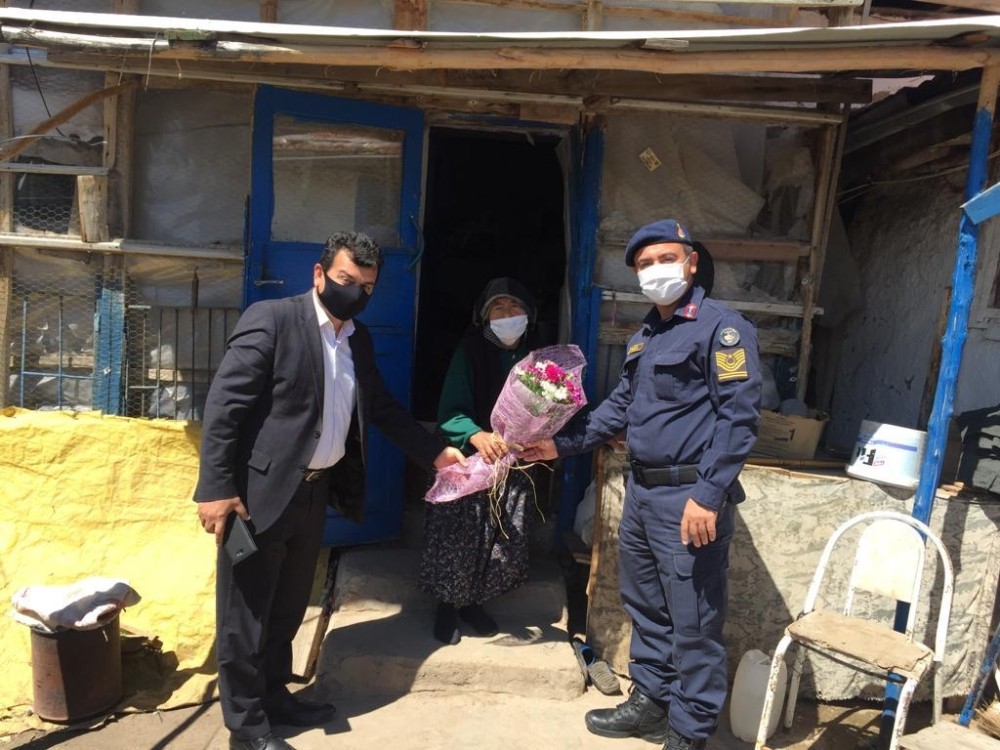 Jandarma’dan şehit annelerine ziyaret 