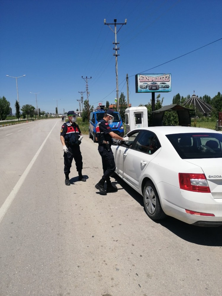 Jandarma’dan şekerli kolonyalı denetim 