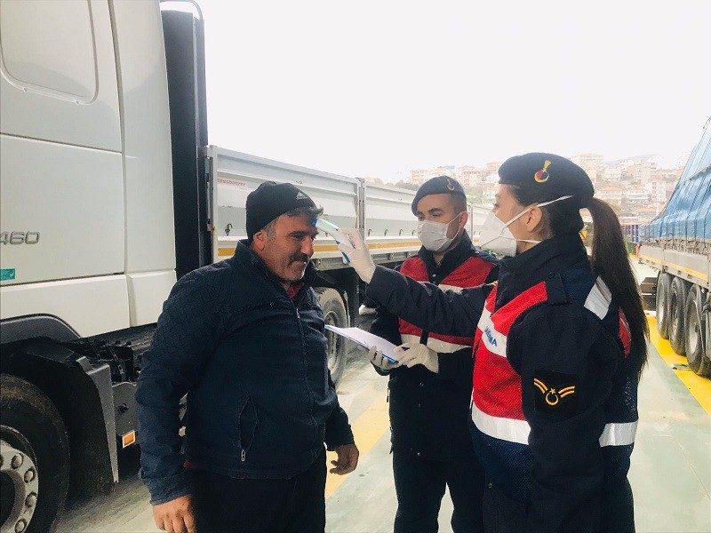 Jandarmadan sokağa çıkamayan 4 bin kişiye destek 