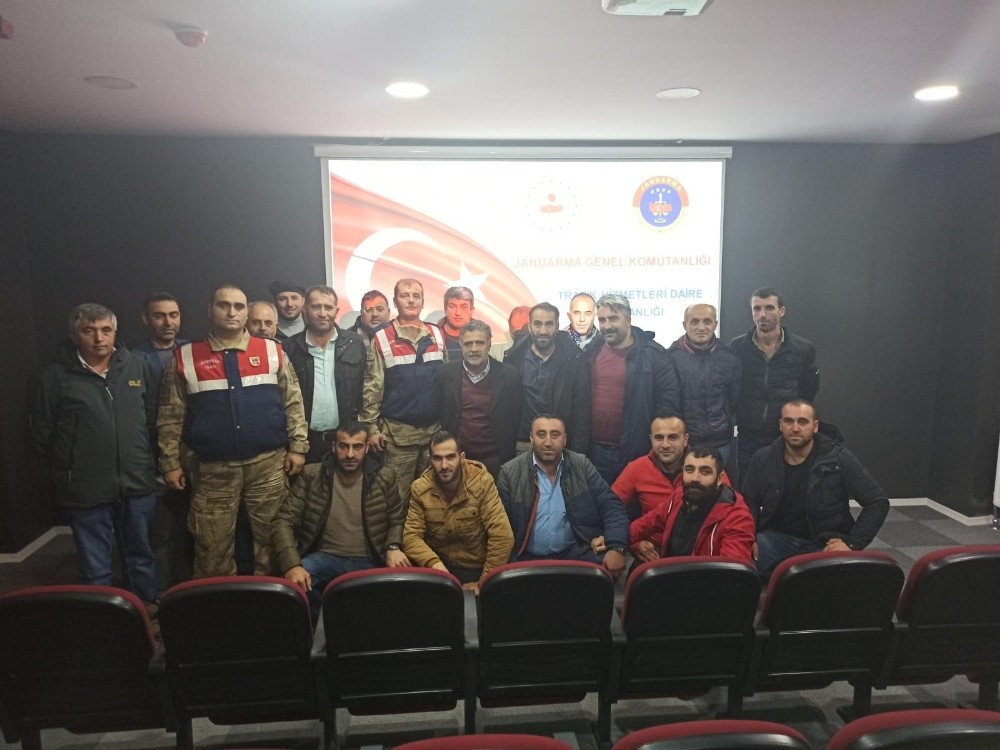 Jandarmadan sürücülere eğitim semineri 