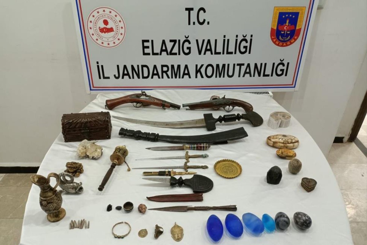 Jandarmadan tarihi eser operasyonu: 102 obje ele geçirildi