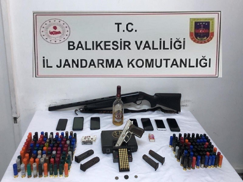 Jandarmadan uyuşturucu şüphelilerine operasyon 