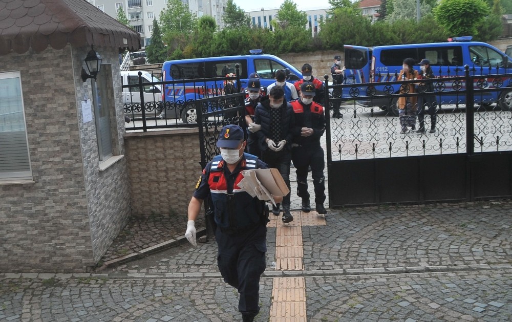 Jandarmadan uyuşturucu tacirlerine operasyon: 5 gözaltı 
