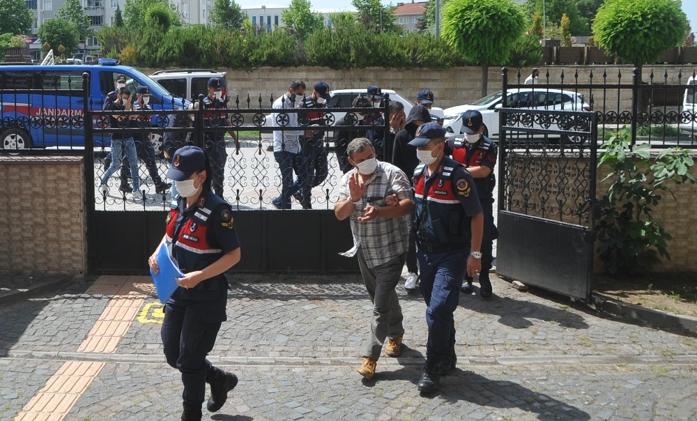 Jandarmanın örgüt operasyonunda gözaltına alınan 7 kişi adliyede 