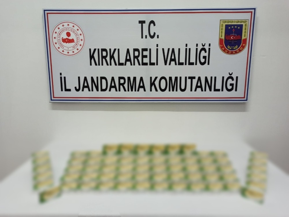 Jandarmanın peşine düştüğü araçtan 188 kutu uyarıcı hap ele geçirildi 