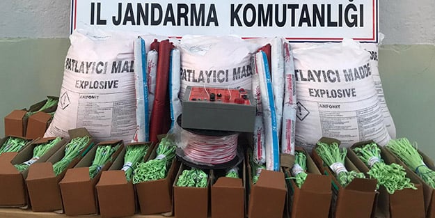 Jandarmanın şüphelendiği araçtan 150 kilogram patlayıcı çıktı