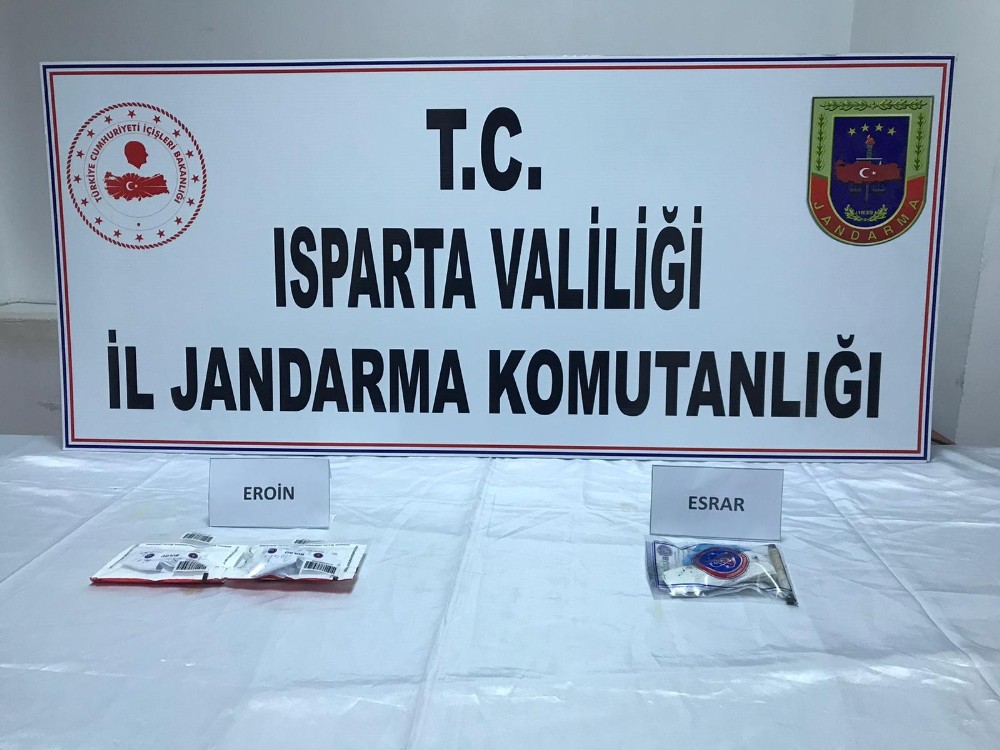 Jandarmanın yol kontrolünde uyuşturucu madde ele geçirildi: 6 gözaltı 