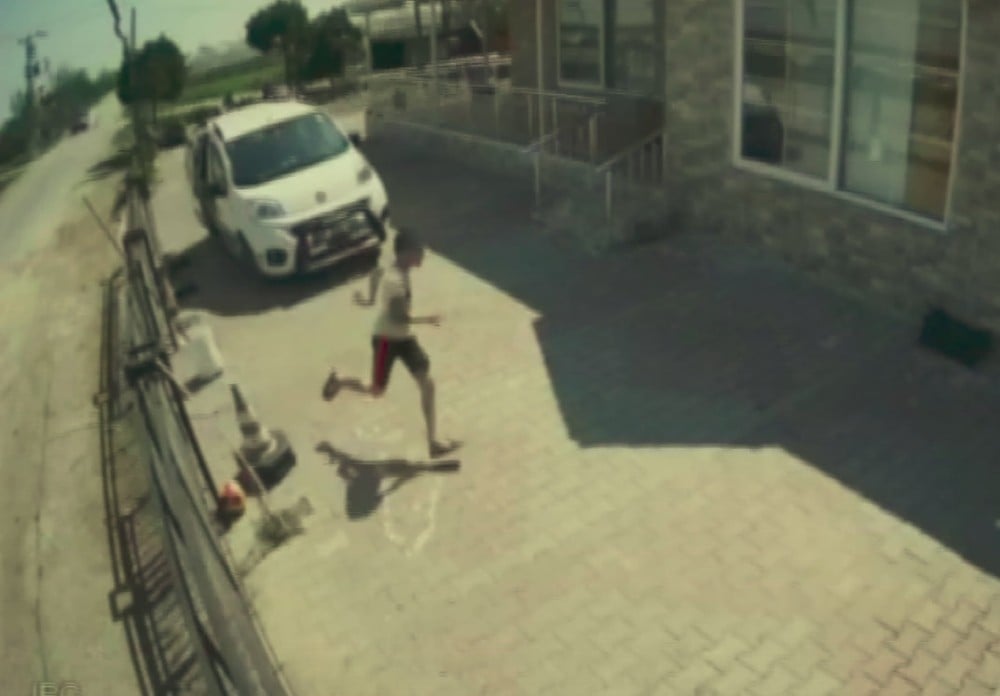 Jandarmayı görünce kaçan küçük çocuk, ertesi sabah kapısına gelen jandarmayla şaşkına döndü 