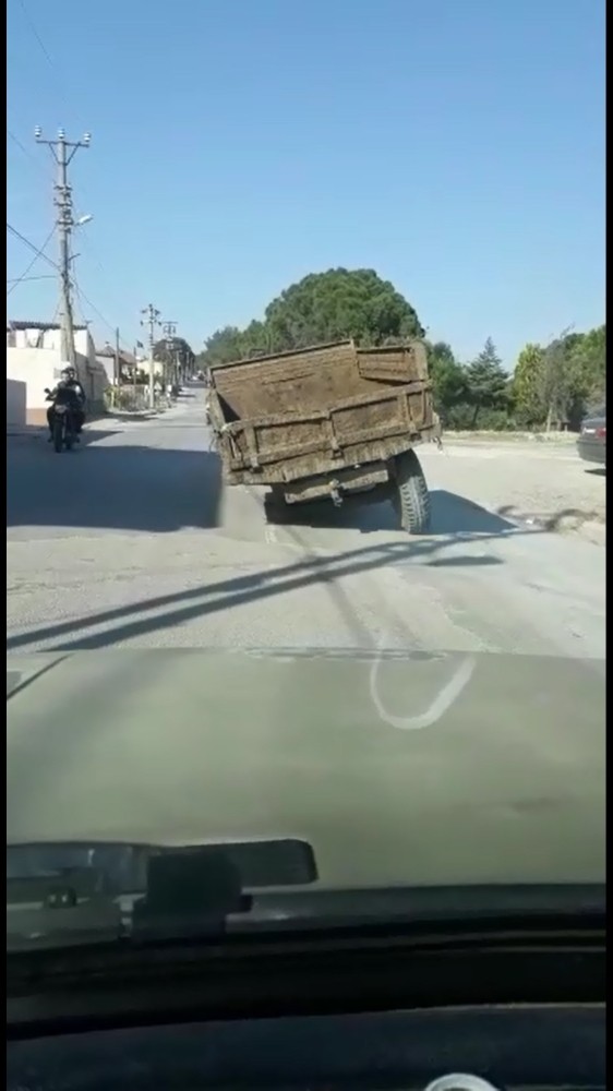 Jant üzerinde seyreden traktör sürücüsü şaşkına çevirdi 