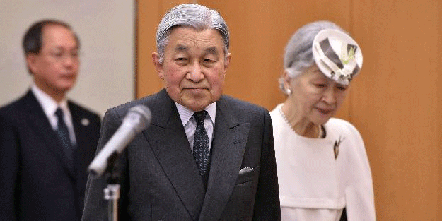 İmparator tahttan indi!