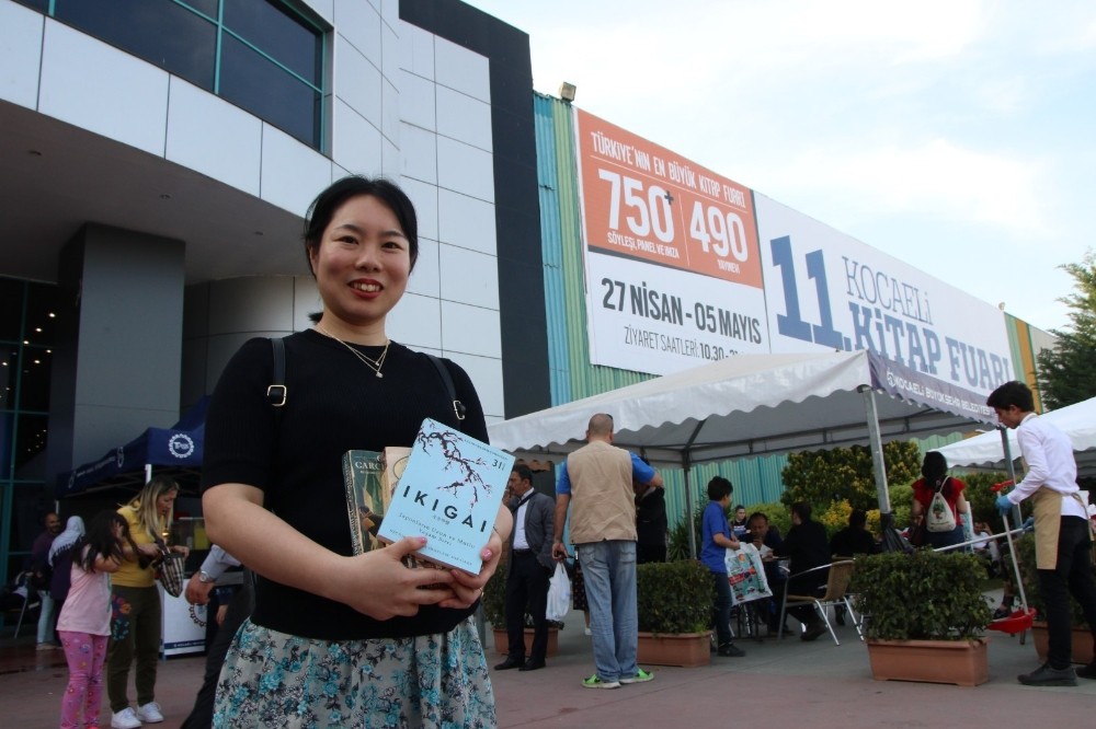 Japon Tajima, aradığı kitapları Kocaeli Kitap Fuarı’nda buldu 