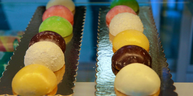 Japon tatlısının sırrı: "mochi görünümlü" esinlenen genç aşçı, özel olarak yaptığı külahsız dondurma nefes kesti