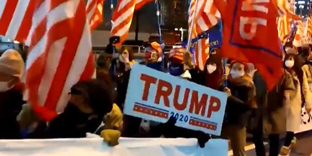 Japonlar Trump'ı desteklemek için sokağa çıktı
