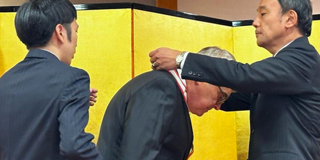 Japonlardan Türkiye'nin eski Tokyo Büyükelçisi Meriç'e, Gümüş Yıldız ve Yükselen Güneş nişanı verildi