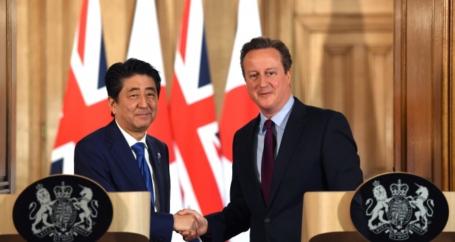 Japonya Başbakanı Shinzo Abe, İngiliz Mevkidaşı Cameron’la görüştü