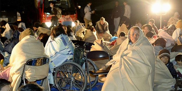 Japonya'da 24 saatte 400 deprem