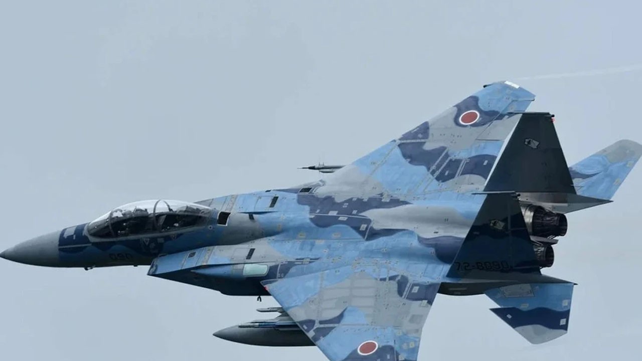 Japonya'da askeri eğitim uçağı düştü: Mürettebat ile iletişim kesildi!
